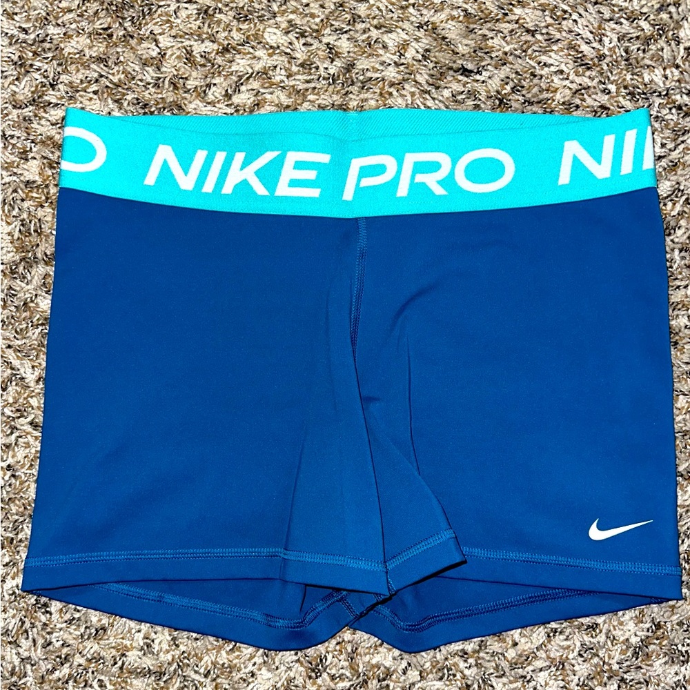 Nike Pro 3” shorts